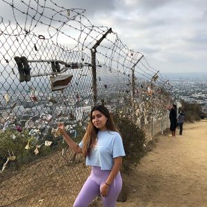 Meet your Posher, Lesly